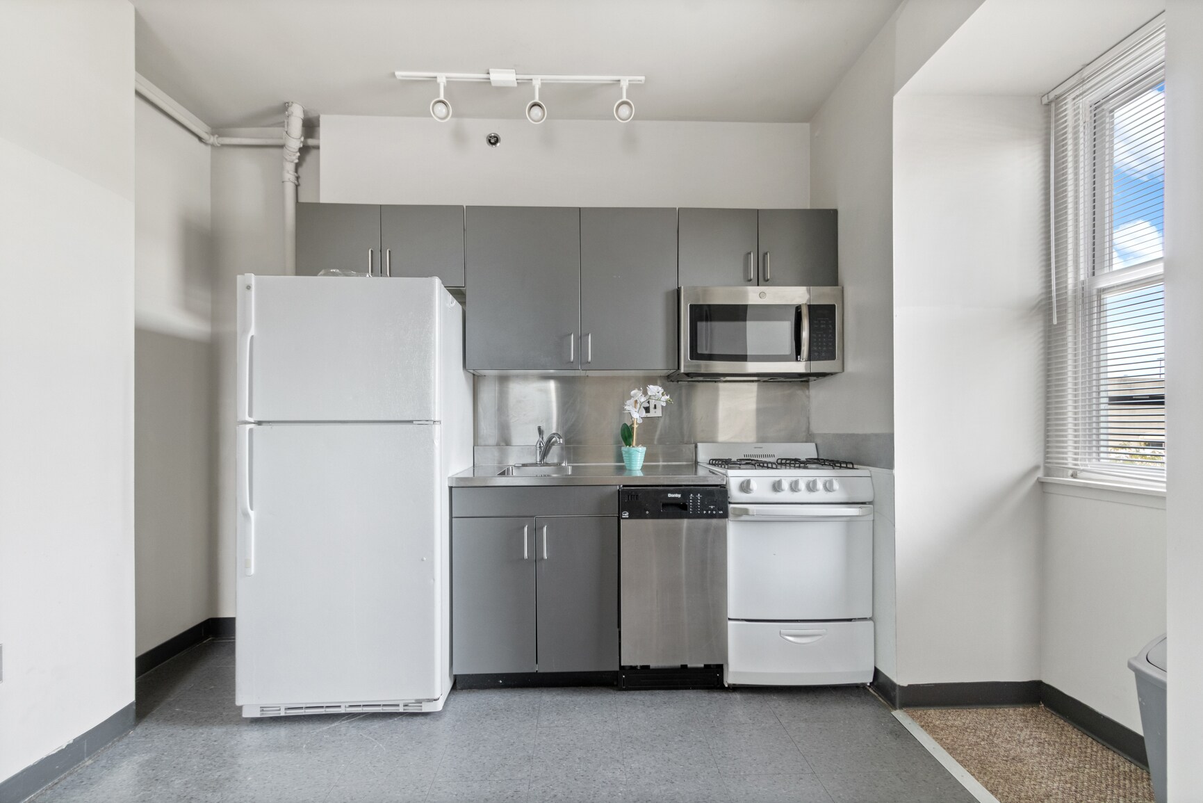 Kitchen - 1420 Cecil B. Moore Ave