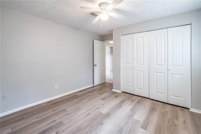 Building Photo - 2407 Redfield Dr