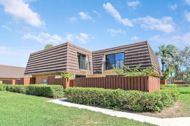 Building Photo - 2324 23rd Ct