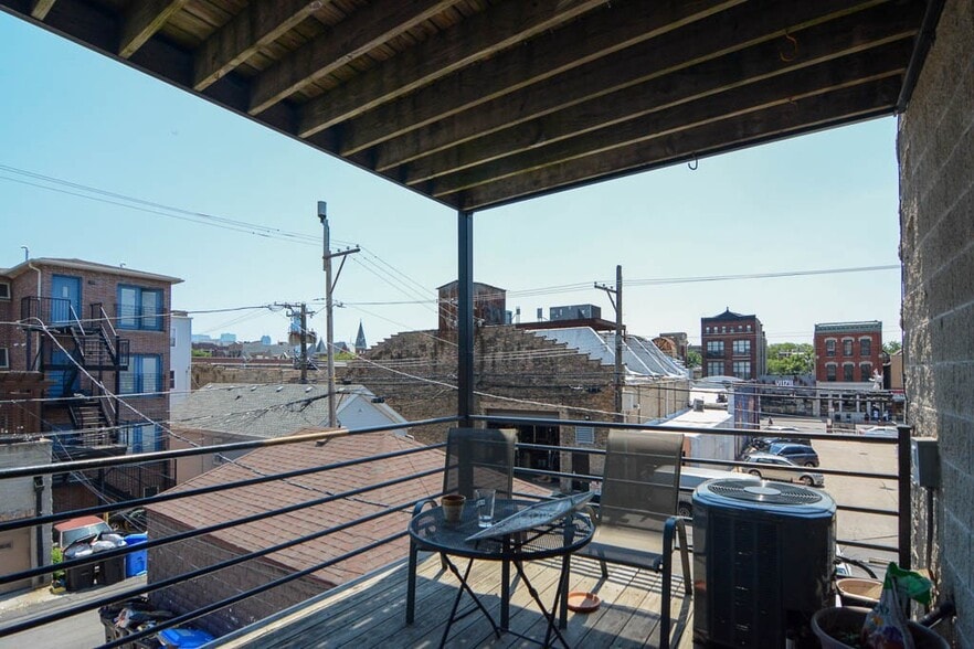 Building Photo - 819 N Wood St