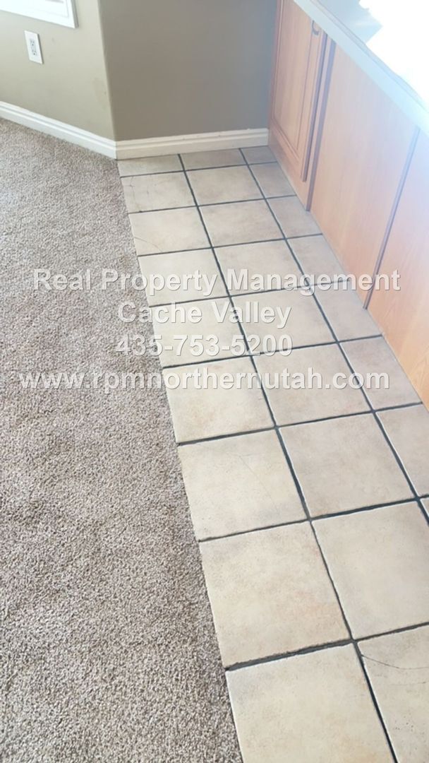 Building Photo - Beautiful 6 bedroom home available for immediate move in!