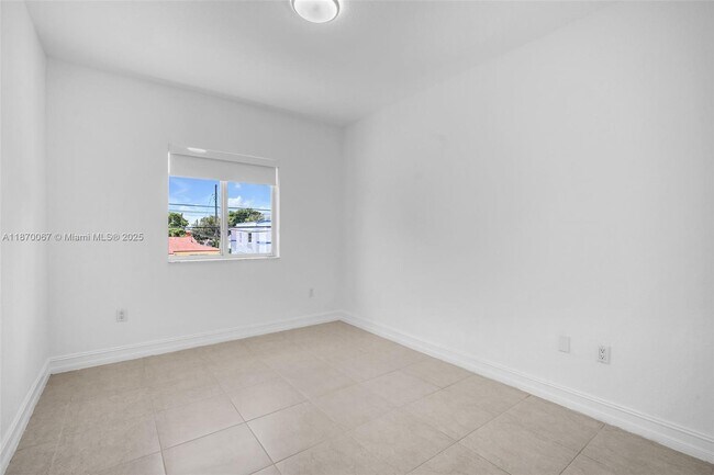 Building Photo - 2621 SW 18th St