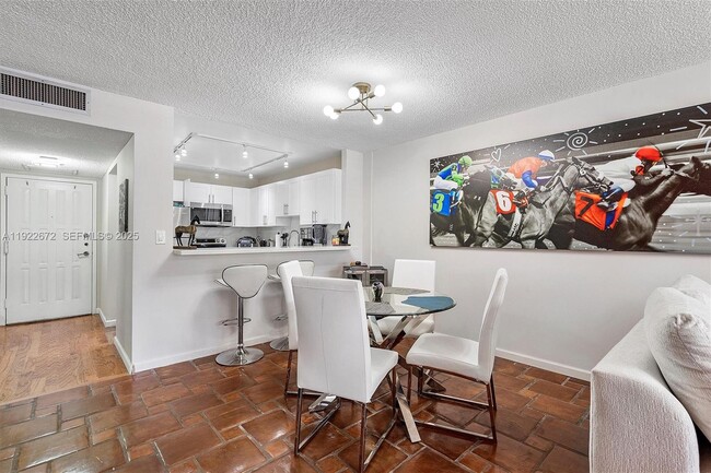 Building Photo - 600 Parkview Dr