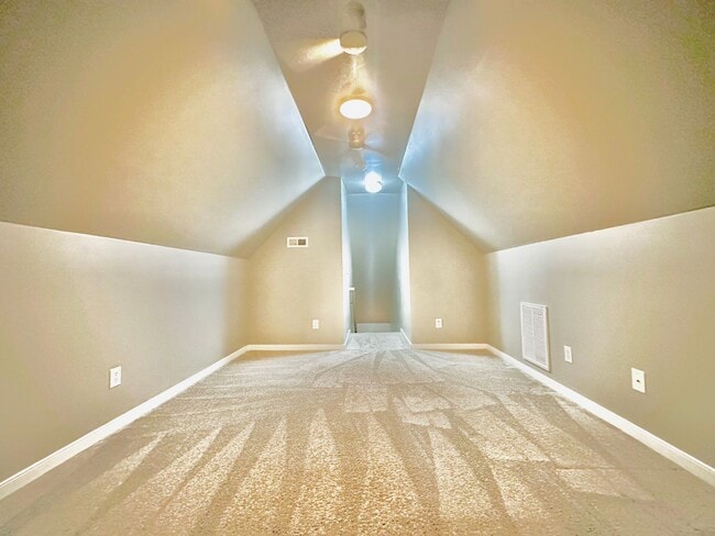 Building Photo - Spacious 3BD/2BA Home in Oak Park | Screened Porch | Large Backyard | 2-Car Garage