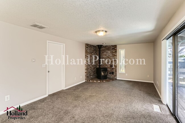 Building Photo - Wonderful Single Level Beaverton Home with...