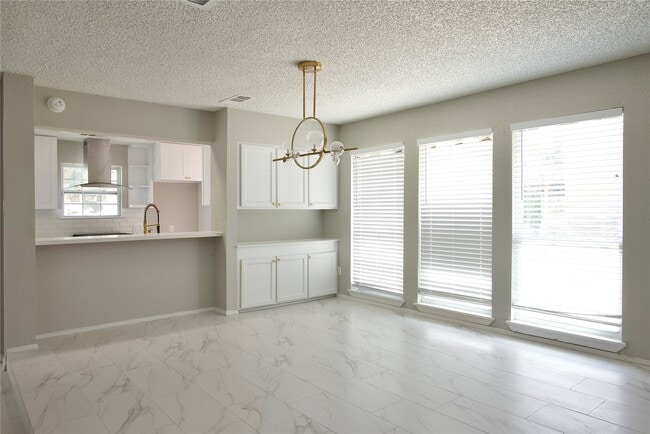 Building Photo - 5111 Pinewilde Dr