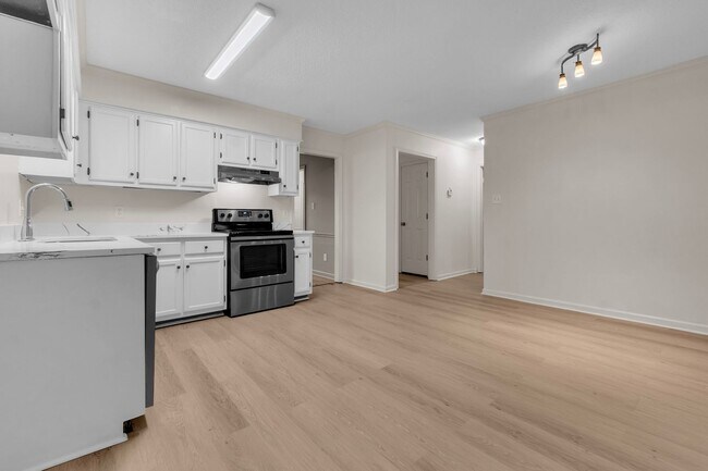 Building Photo - 6503 Evergreen Dr