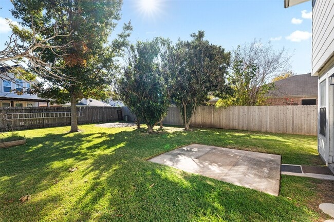 Building Photo - 17103 Canterbury Green Ct