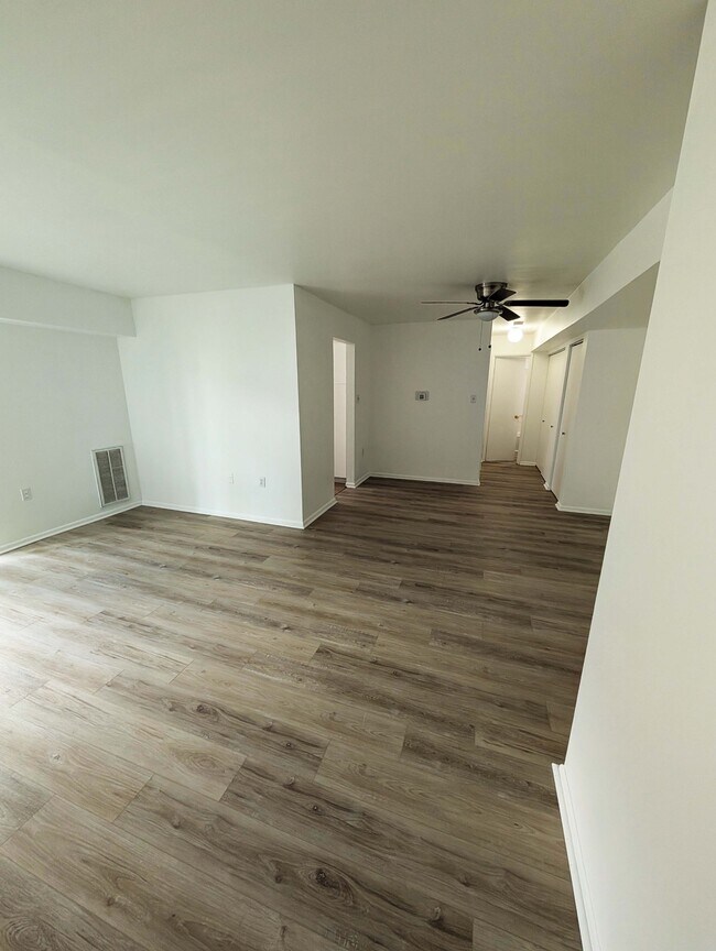 Building Photo - 11402 Cherry Hill Rd