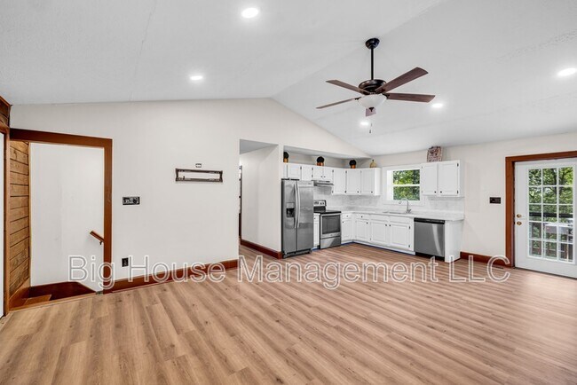 Building Photo - 1155 Old Linden Rd