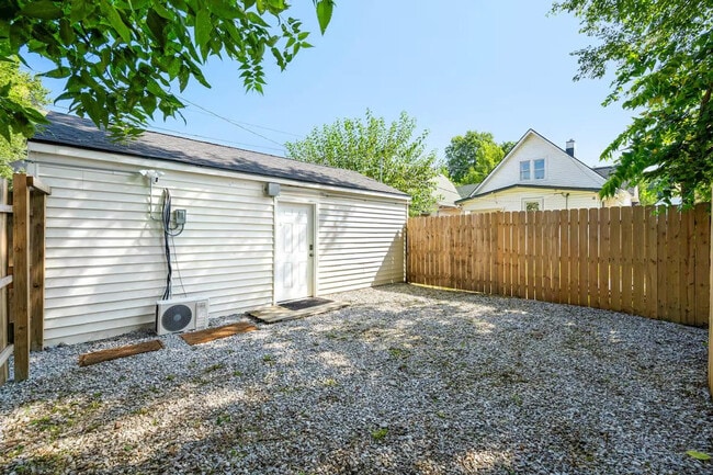 Building Photo - 906 Villa Ave