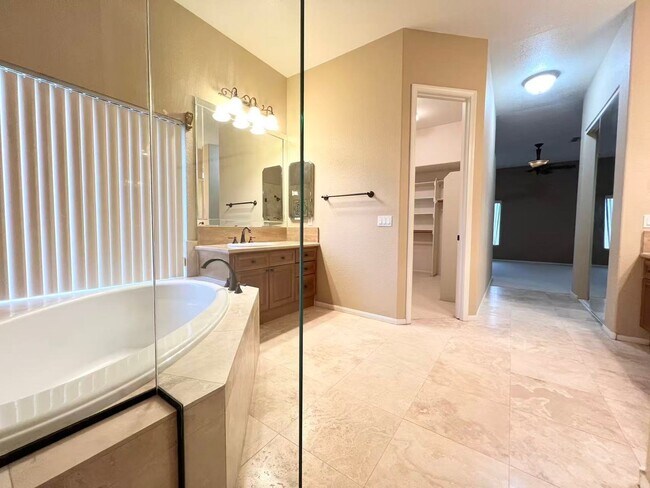 Building Photo - 2105 Eaglepath Cir