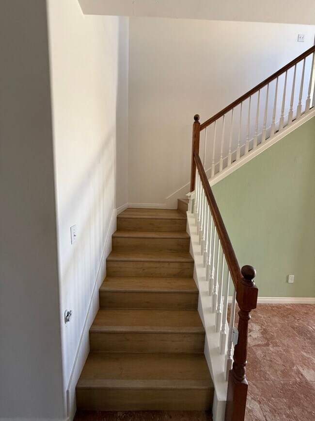 Building Photo - Spacious Single Family Home in Bakersfield...
