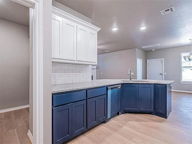 Building Photo - 124 Cedar St