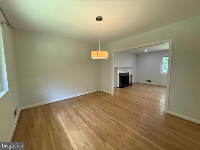 Building Photo - 9209 E Parkhill Dr