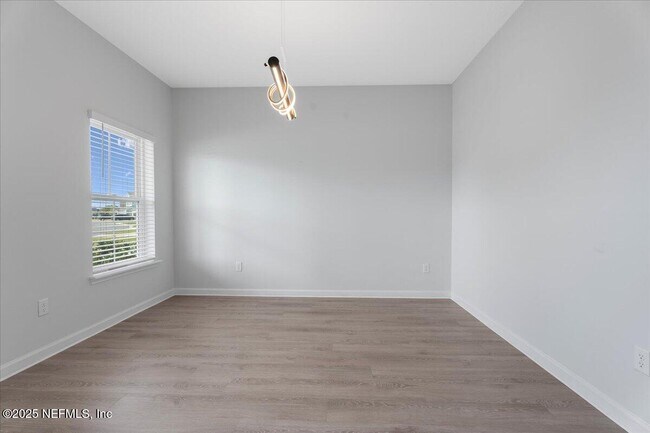 Building Photo - 221 Ness Cir