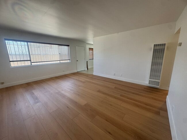 Building Photo - 4018 W 142nd St