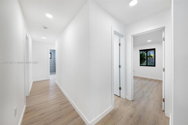 Building Photo - 7401 Miami View Dr