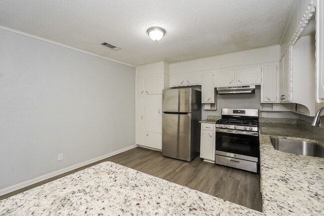 Building Photo - Newly Renovated Single Family Home | 4 BR/2BA | Car Covered Parking | With 2 living areas