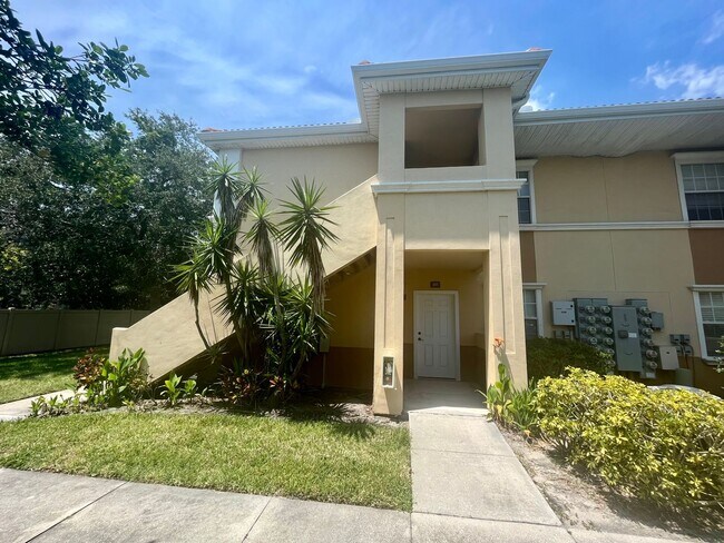 Building Photo - 3/2 unit available now for an annual lease