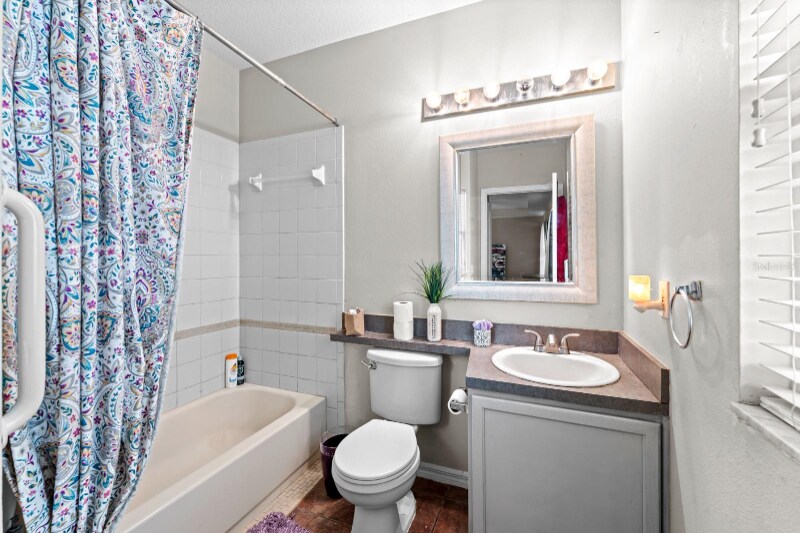 Building Photo - 1112 Lake Shore Ranch Dr