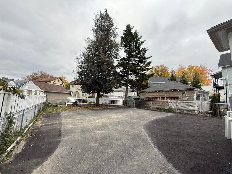 Building Photo - 224 Faneuil St