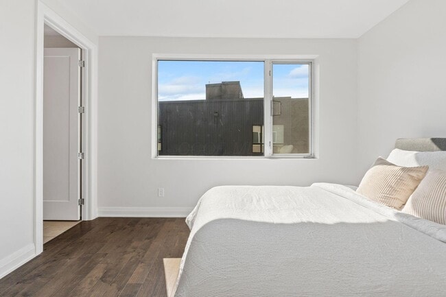 Building Photo - 801 N 6th St