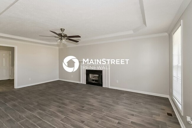 Building Photo - 5 Bedroom Pet-Friendly Home in Jackson, TN with Main Street Renewal