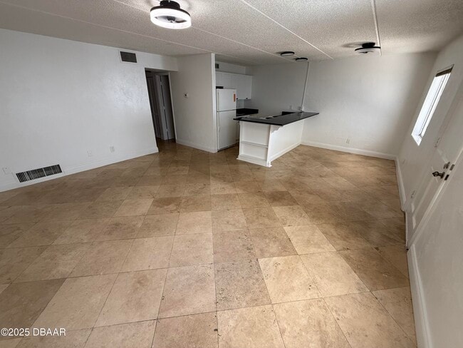 Building Photo - 1020 N Halifax Ave