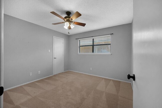 Building Photo - 105 Quail Run