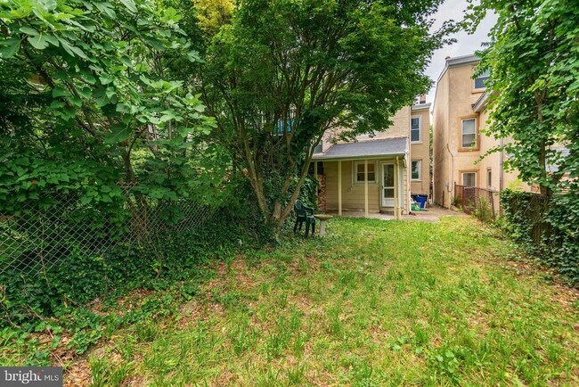 Building Photo - 295 Hermitage St