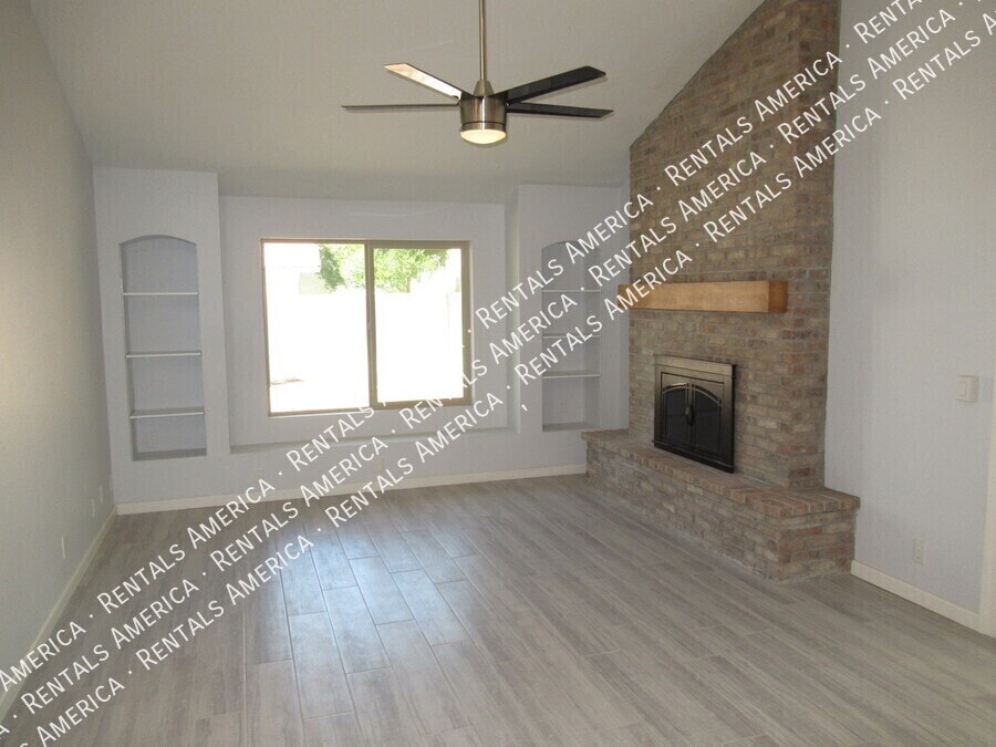 Building Photo - 380 E Barbarita Ave