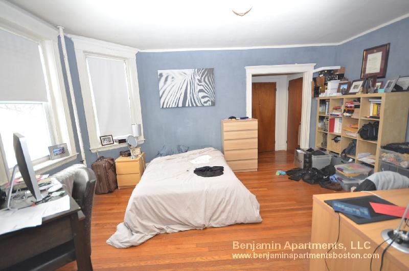 Building Photo - 235 Park Dr