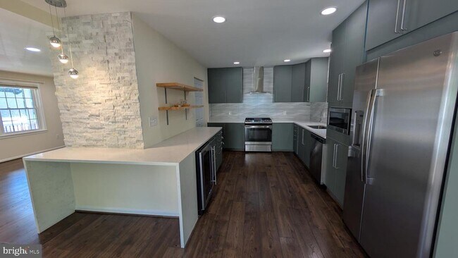 Building Photo - 5813 Shana Pl