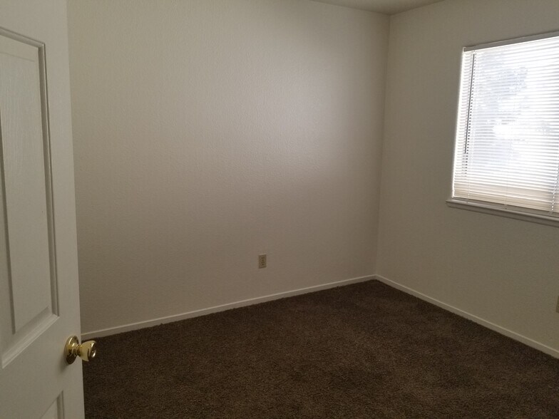 Building Photo - 6109 Crockery St