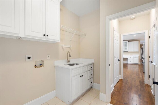 Building Photo - 870 Longstone Landing