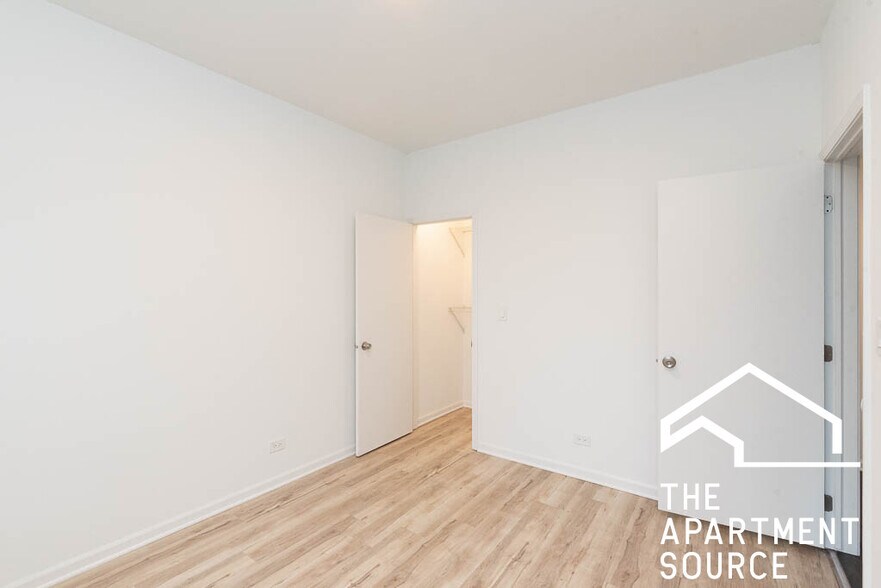 Building Photo - 5054 N Winthrop Ave