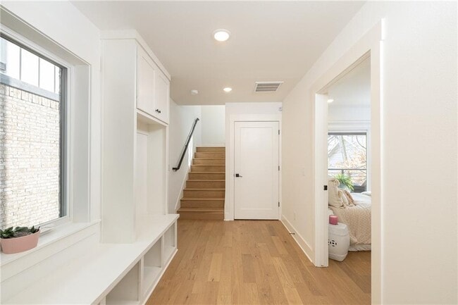 Building Photo - 207 W Lafayette St