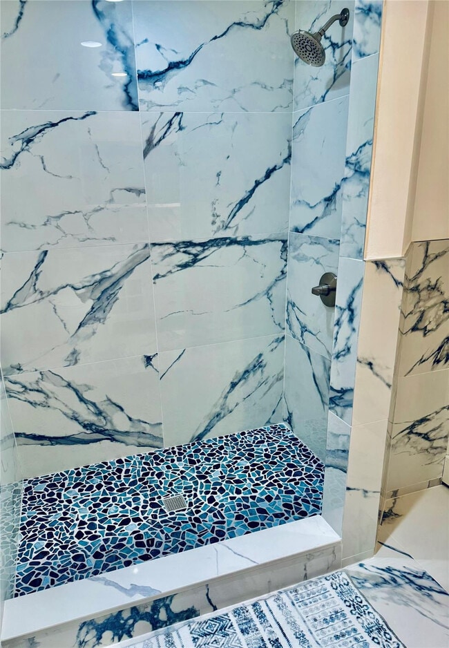 Building Photo - 1010 NE 8th Ave