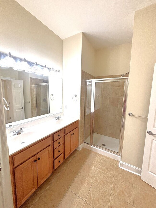 Building Photo - 2 bedroom/2 bathroom- Bennington on the Park