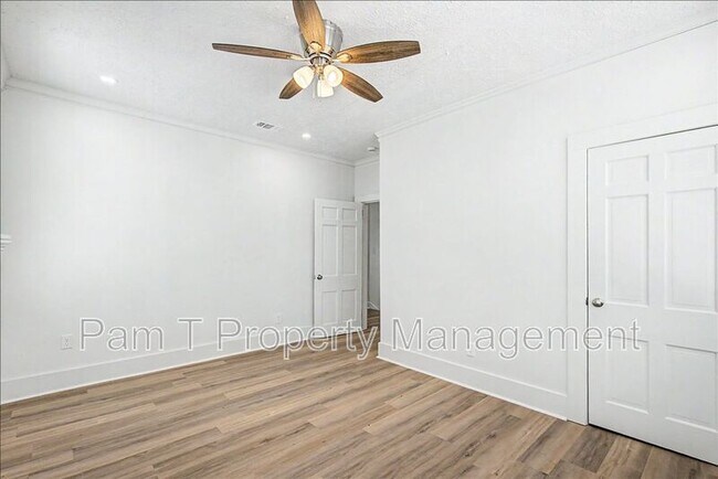 Building Photo - 613 W 39th St