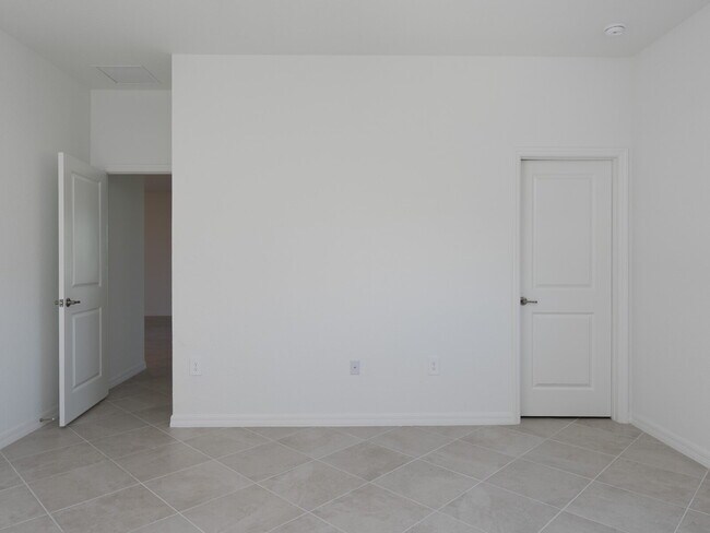 Building Photo - 11470 Burgundy Dr