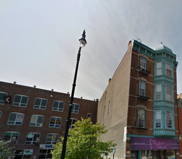 Building Photo - 1823 W North Ave