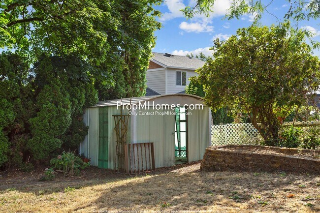Building Photo - 2560 SE Spruce St