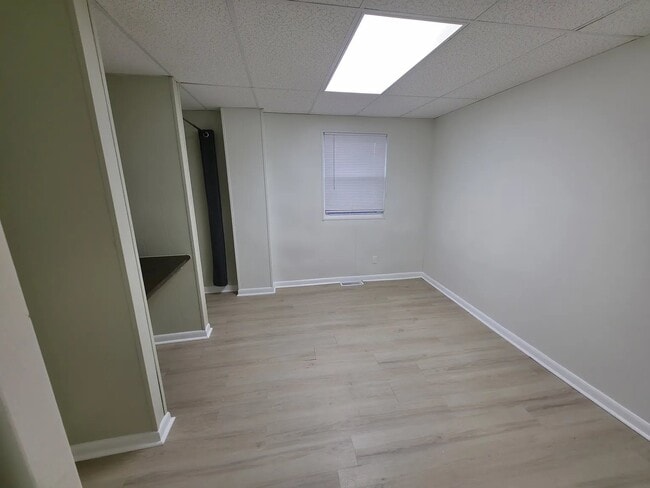 Building Photo - 605 Hale St
