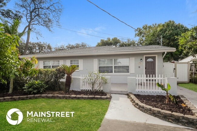 Building Photo - 604 Prairie Lake Dr