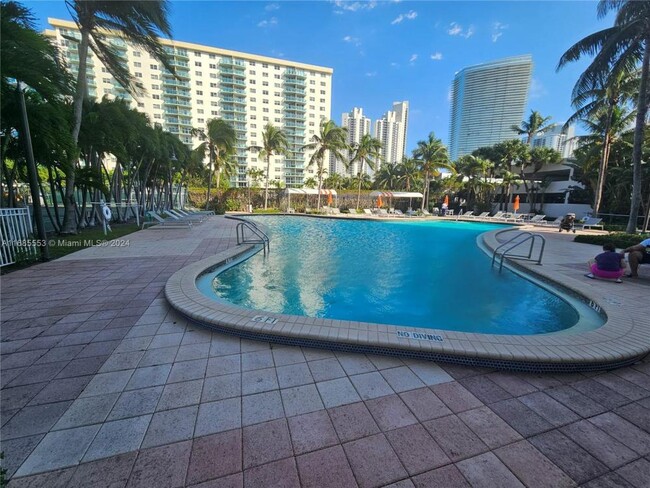 Building Photo - 1 bedroom in Sunny Isles Beach FL 33160