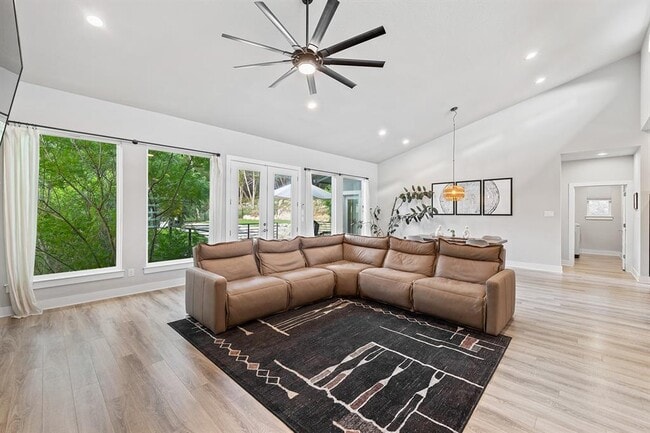Building Photo - 20702 Post Oak Dr
