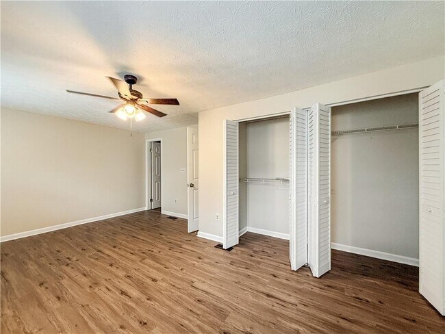 Building Photo - 1884 Shenandoah Valley Ln SE