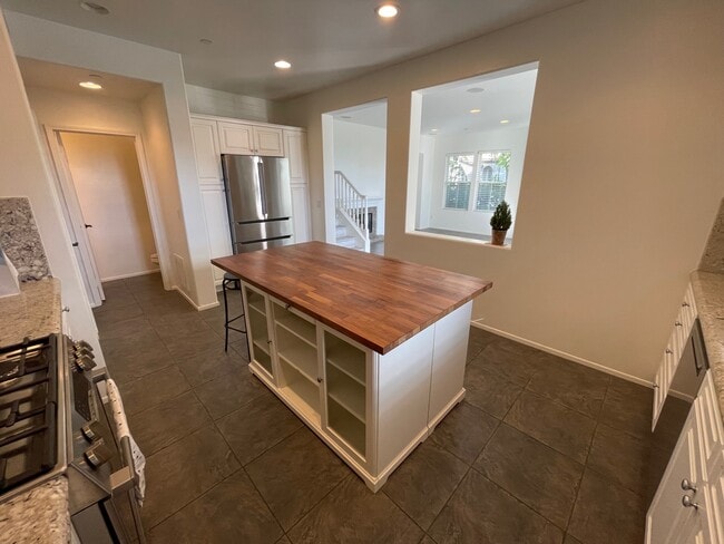 Building Photo - 3351 Via Trentino